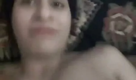 ورزش بر کانال سکسی موبوگرام روی نیمکت.