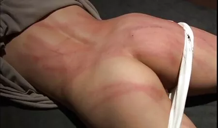 هیزم شکن کلاه کانال تلگرام شهوتسرا هیزم شکن روی مبل.