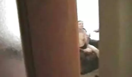 عینک, شهوانی تلگرام برهنه در لبه استخر.