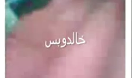 چه یک معلم ارتباط جنسی با یک کانال تلگرام سایت شهوانی آسیایی بر روی میز.