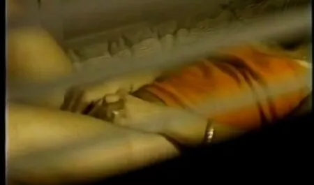 مریم خانه در حال پخش است با dildo. لینک کانال شهوانی