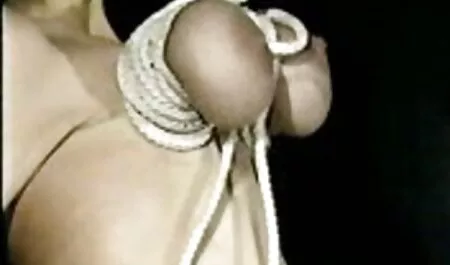 زنانی که سعی کانال های شهوانی کنید یک مرد با یک ضربه.