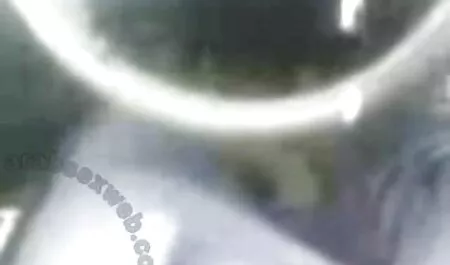 چوپان زن کاپری و ریمل مژه و ابرو گسترش کانال شهوانی در تلگرام بر روی صورت خود.