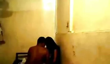 یک زن که شوهرش را تحریک می کند و نیاز به گرما از او کانال تلگرام شهوتسرا دارد.